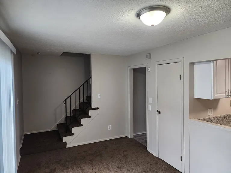 2233 Wadsworth Dr — Photo 17