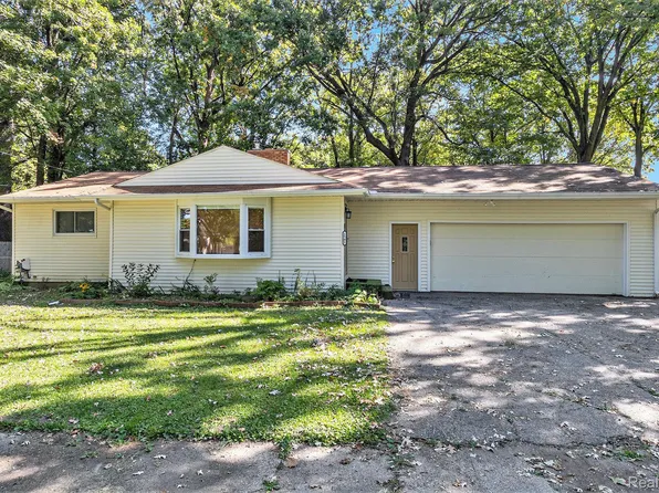 1501 Merle Ave, Burton, MI 48509