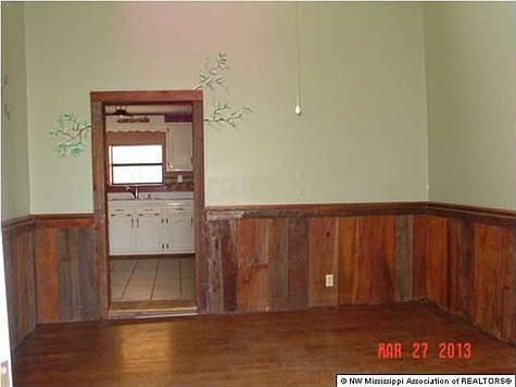 4th image of 4025 Carolyn Dr