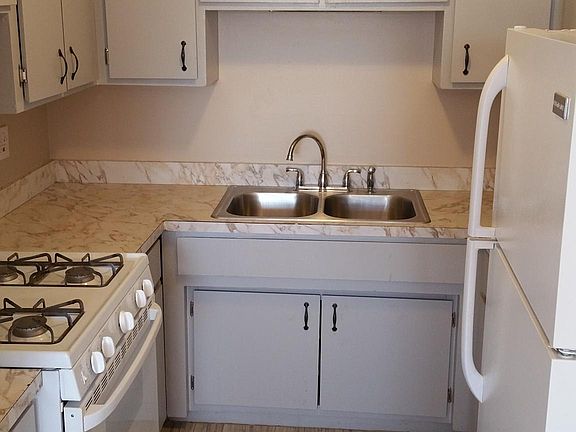 3rd image of 4310 Amelia Ave APT 2