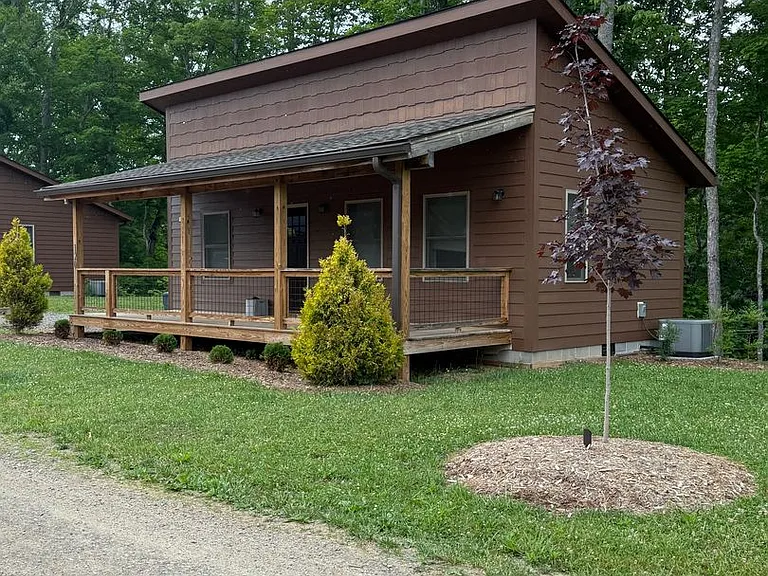 120 Oliver Ln — Photo 1