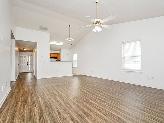 5th image of 2167 Red Oak Cir