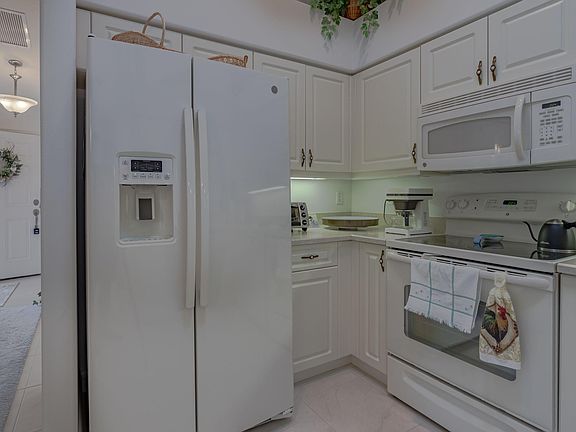 4th image of 1599 Areca Palm Dr