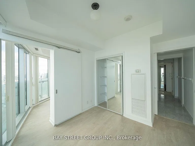 12 York St #5607 — Photo 3