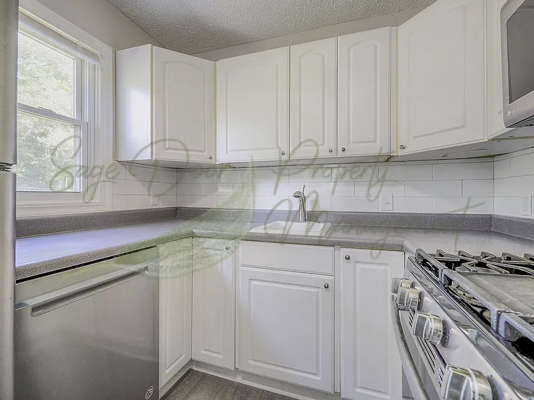 634 Thornton St — Photo 11