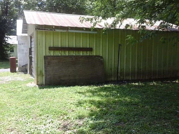 4th image of 68 Sandstone St