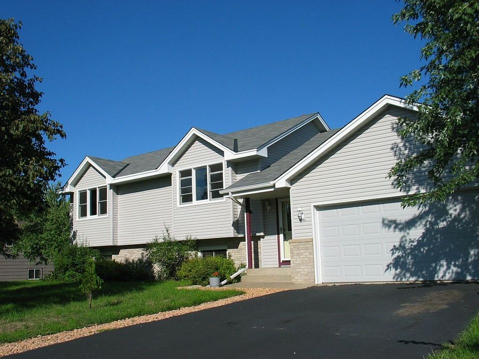 WALKOUT CUL-DE-SAC LOT W/MANY UPDATES!!!