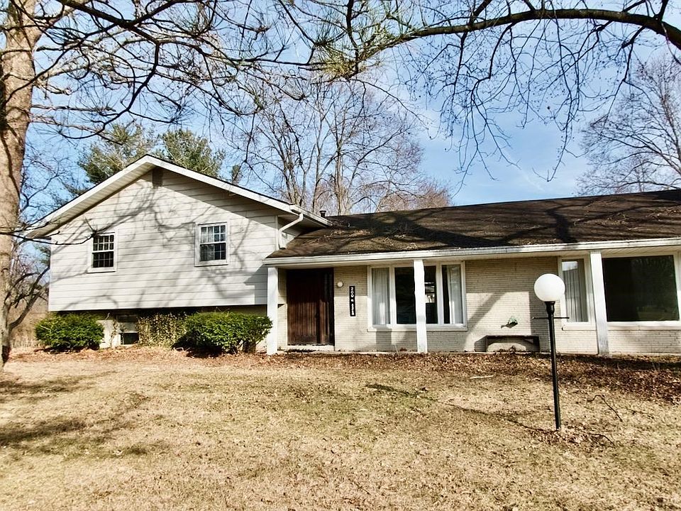 1st image of 200 N Aspen Ln