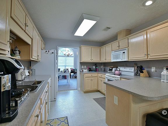5th image of 7256 Wrenwood Dr