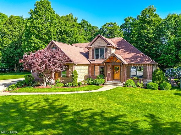 2nd image of 521 Woodsbend Cir