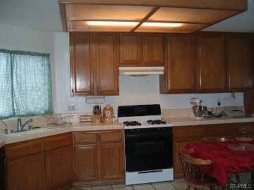 5th image of 15059 Laurel Ln