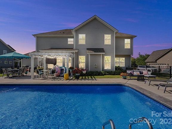 3rd image of 1318 Robinson Oaks Dr