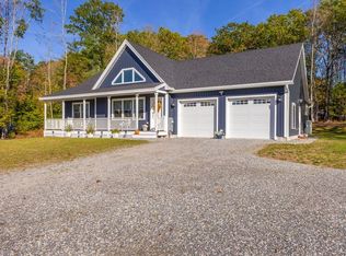14 Raspberry Ln, Topsham, ME 04086