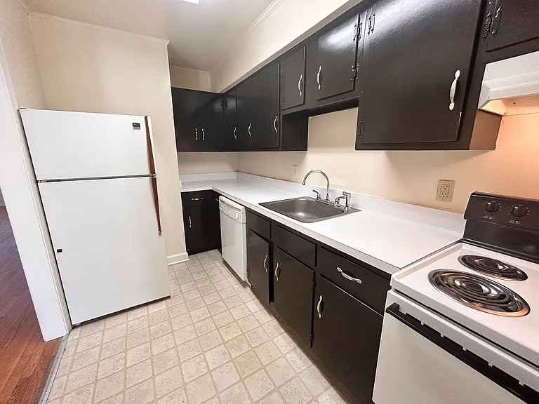 Princeton Circle West Apartments — Photo 65