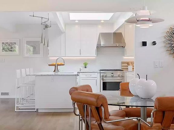 3rd image of 45 Sunnyside Ave
