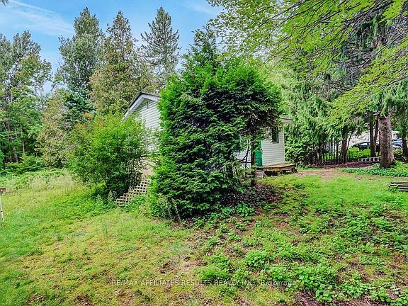 5th image of 3326 Leroy St