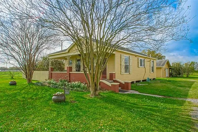 3 bed, 2.0 bath, 1186 sqft, $1,900 — Photo 2