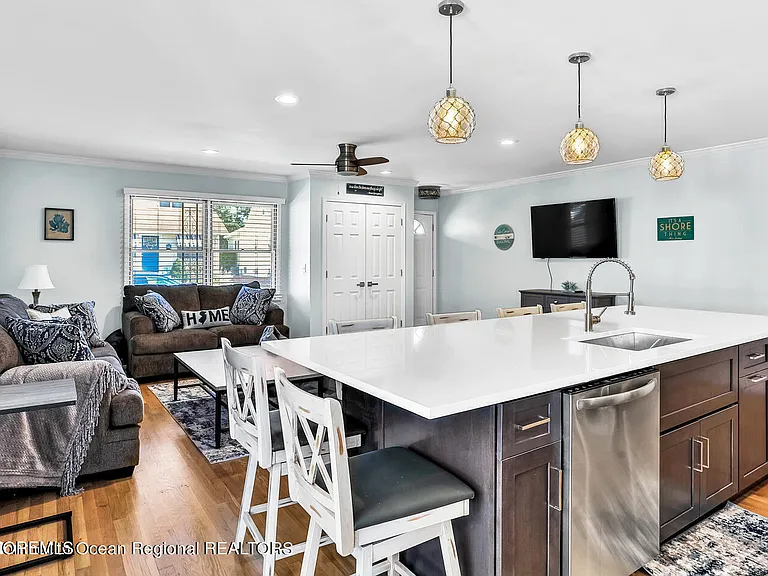 1813 Bradley Ter — Photo 6