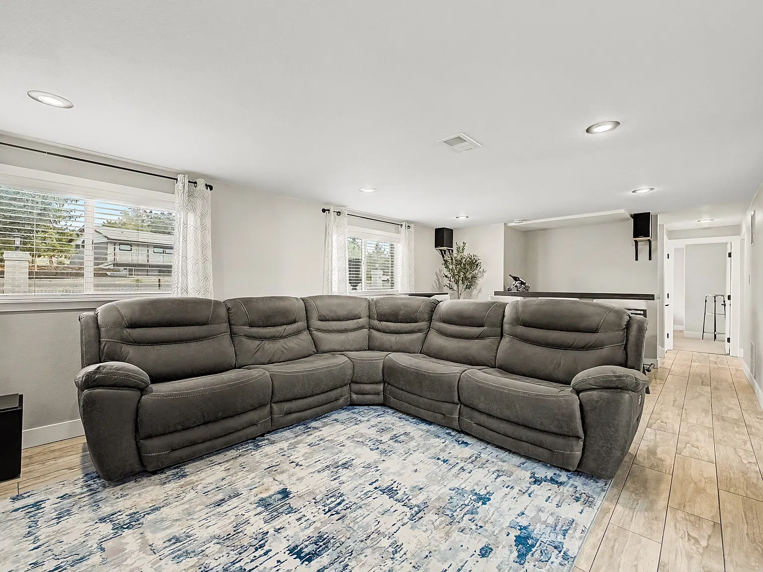 6 bed, 3294 sqft, $6,000 — Photo 3