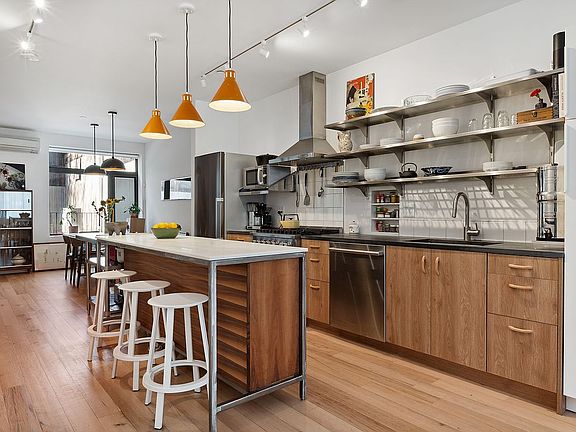 4th image of 46 Wilson Ave APT 1