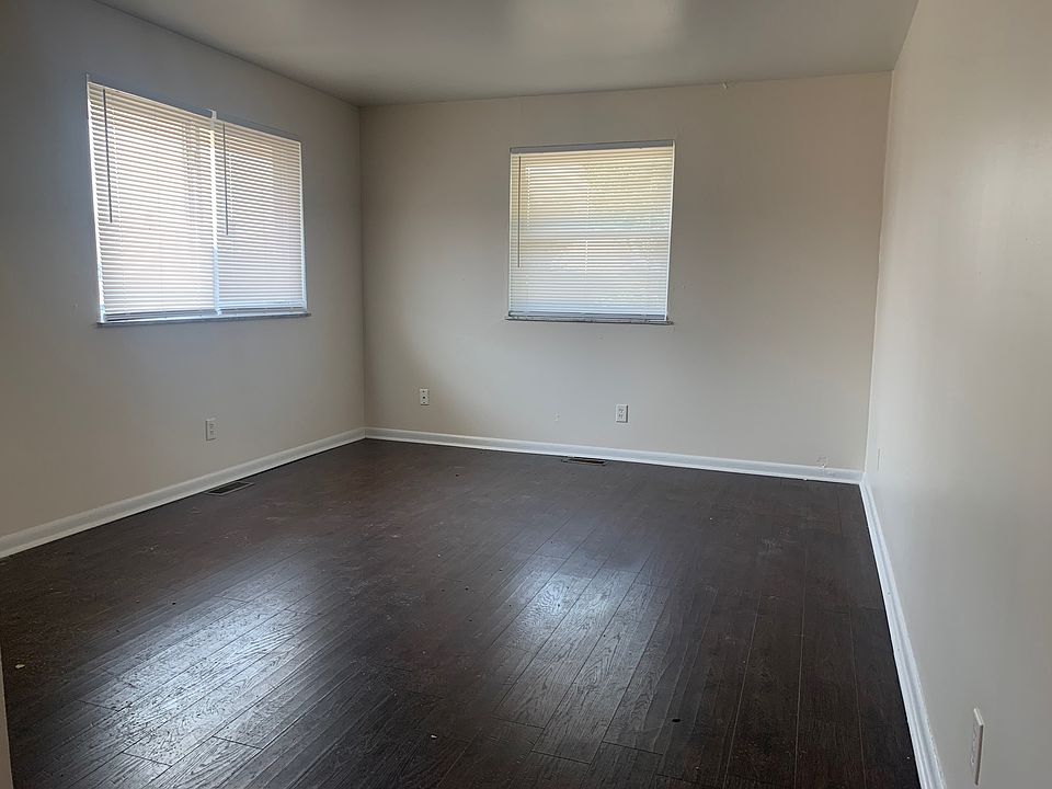1st image of 144 Kelly Ave #2