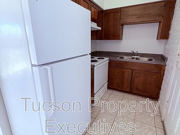 2nd image of 5752 S Park Ave