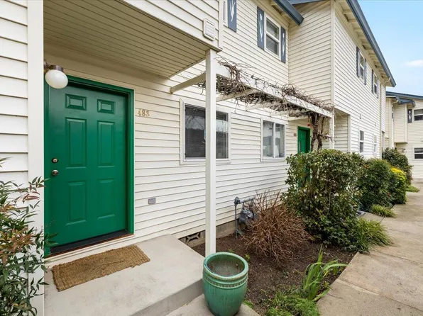 483 Tulipan Way, Talent, OR 97540