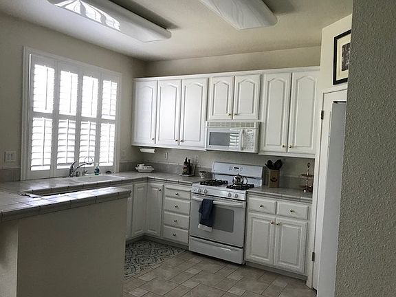 3rd image of 344 Gladstone Dr