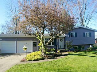 1242 Clearview Dr, Flushing, MI 48433