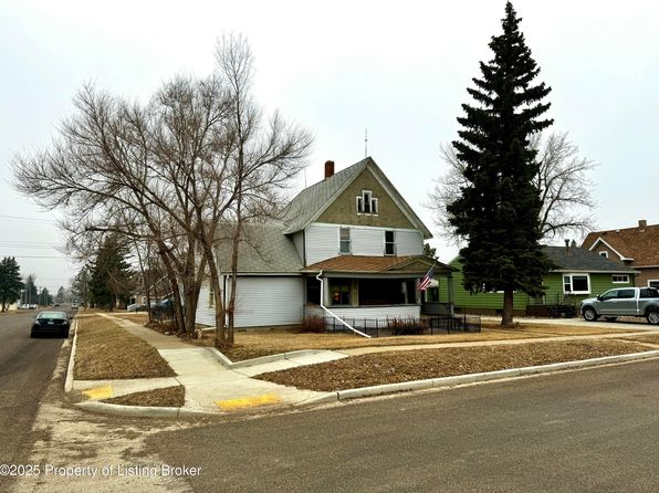 204 2nd St N, Richardton, ND 58652