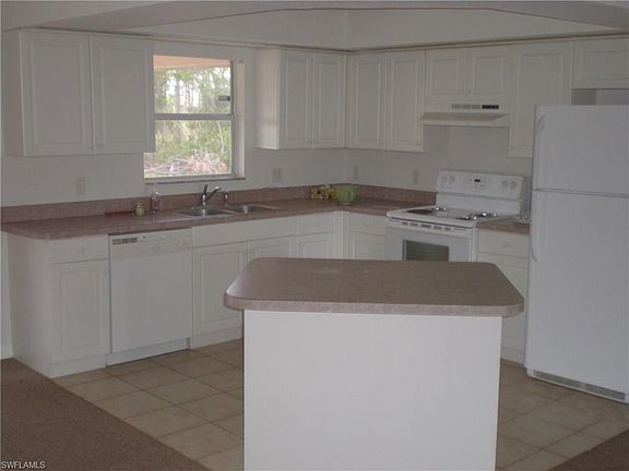 3rd image of 912 Moonbeam St