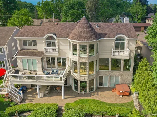 4990 Sherwell Dr, Waterford, MI 48327