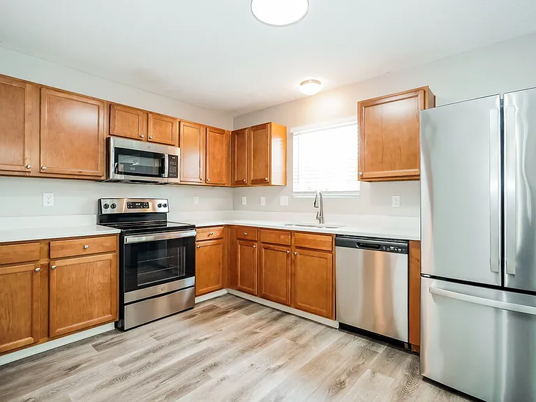 804 Zeller Dr — Photo 8