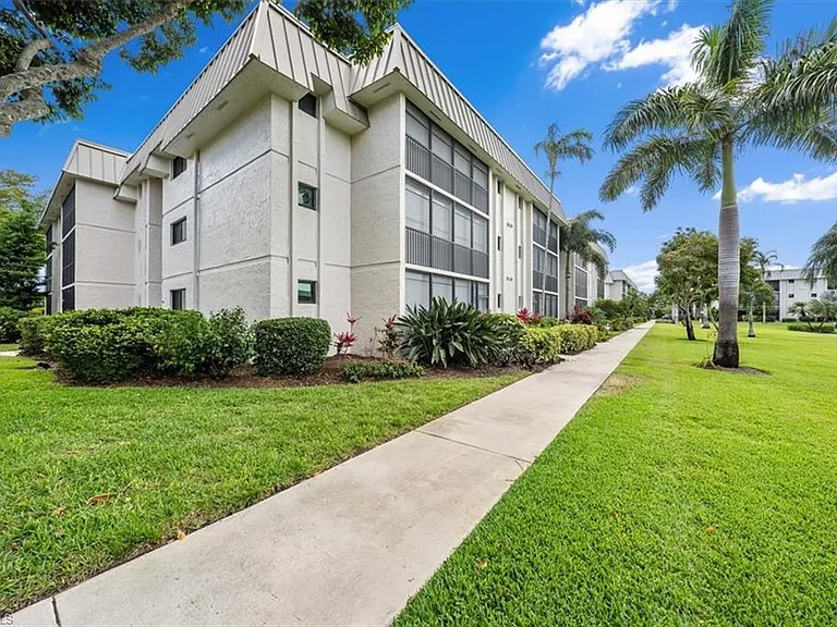 788 Park Shore Dr #D30 — Photo 1
