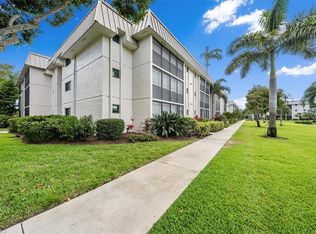 788 Park Shore Dr APT D30, Naples, FL 34103