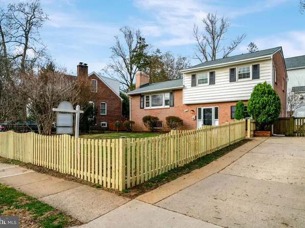 2526 N George Mason Dr, Arlington, VA 22207