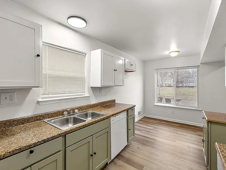 219 Ashland St — Photo 15