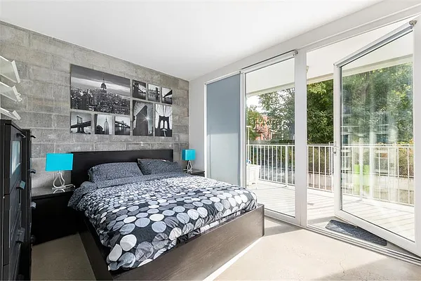 Sold by R New York | media 21