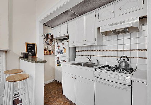 3rd image of 138 Joralemon St APT 2R