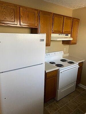 3rd image of 486 Garden City Dr #4