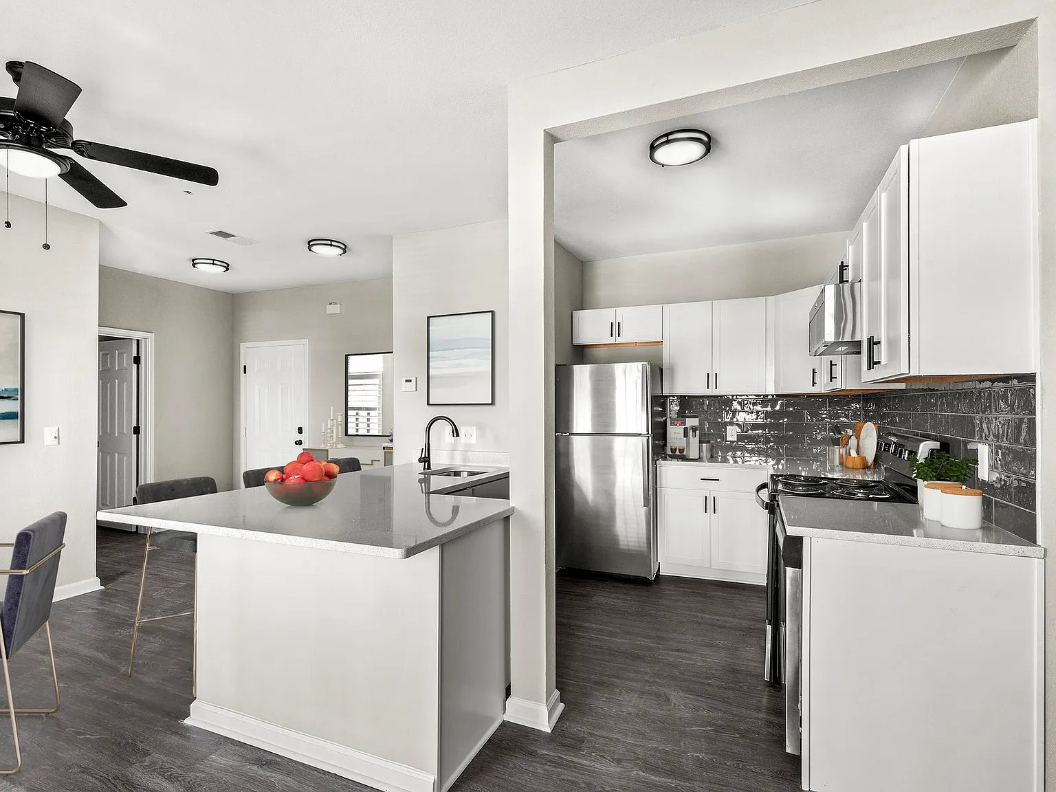 The Dutton Luxury Apartments — Photo 2