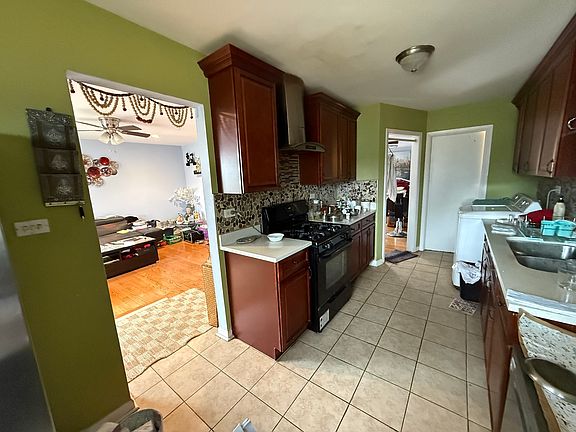 3rd image of 231 Dover Dr #231