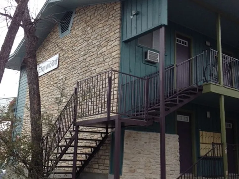 Elmwood Pl. Apts. — Photo 10