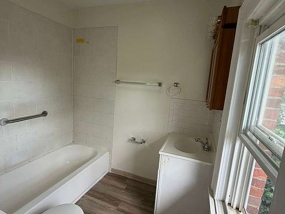 5th image of 40 Dewey St #1A
