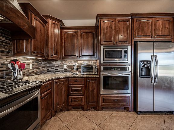 4th image of 400 Twin Falls Dr