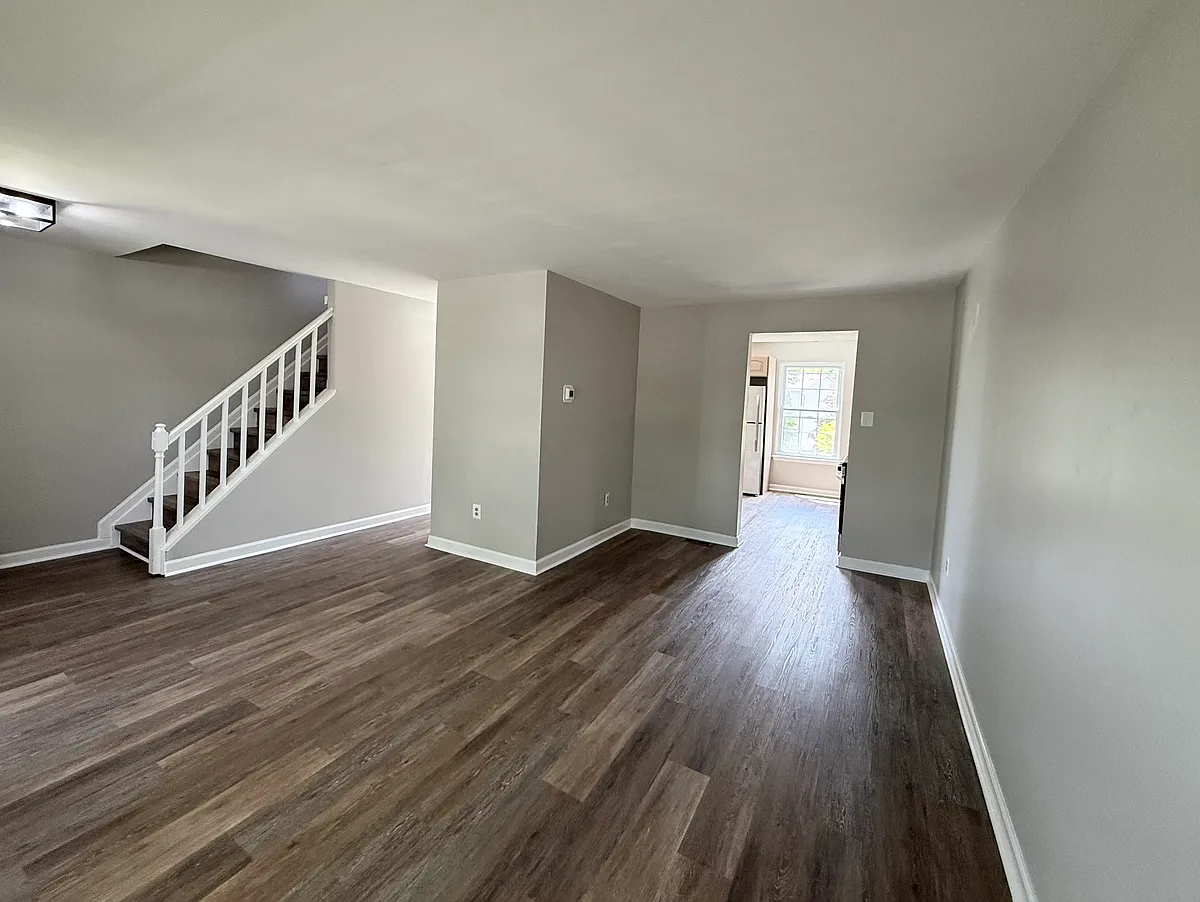 Building Photo - 39 Chesthill Ct