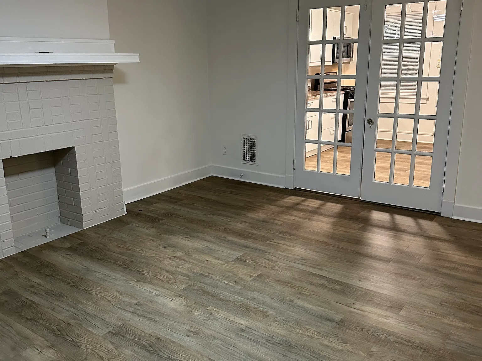 2 bed, 1000 sqft, $1,870 — Photo 4