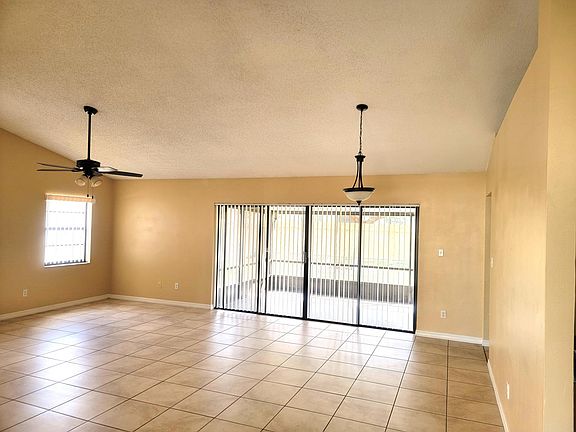 4th image of 10606 Via Del Sol