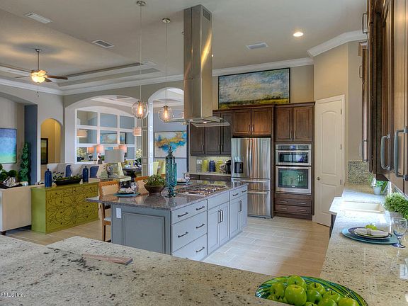 2nd image of 600 Diego Ln