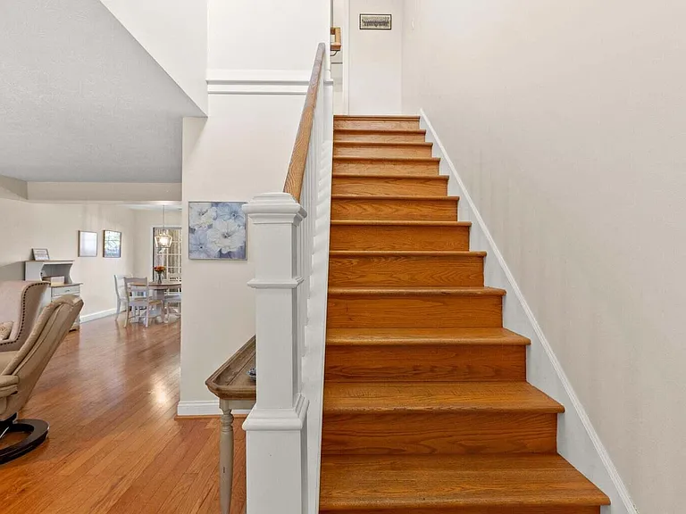 541 W Short St #14 — Photo 19
